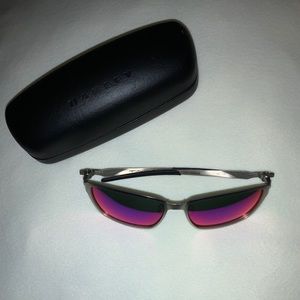 Oakley Mens Tincan Polarized Sunglasses and case